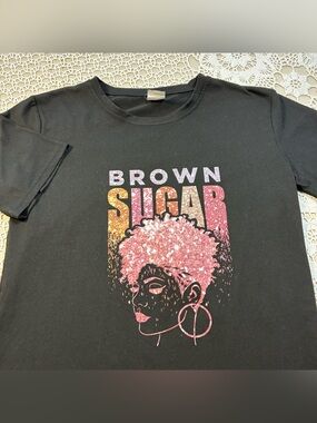 Brown Sugar Graphic Tee Womens M Black Pink Afro Hoop Earrings Short Sleeve Tee